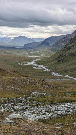 Kungsleden south from Tjaktja Pass